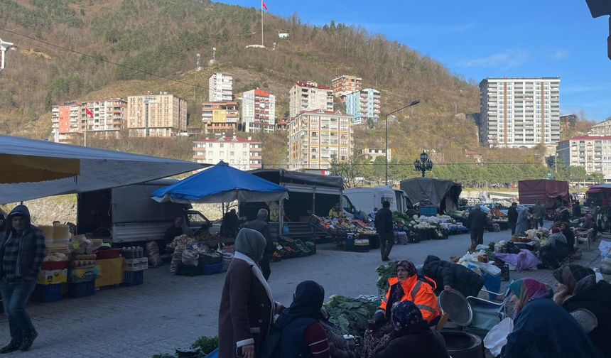 Küçük İlçelerde Zincir Market Baskısı Esnafı Zorluyor