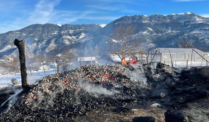 Ardanuç Tosunlu Köyünde Ahır Yangını