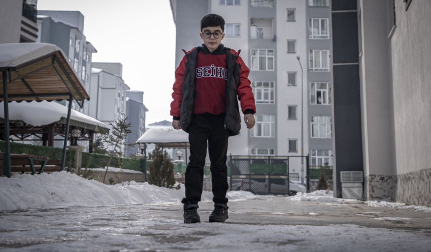 DMD hastası Ahmet'in tek hayali koşmak ve çocukluğunu yaşamak