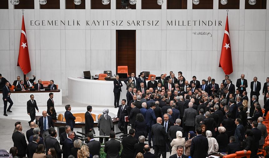 En düşük emekli aylığının artırılmasını da içeren kanun teklifi TBMM Genel Kurulunda kabul edildi