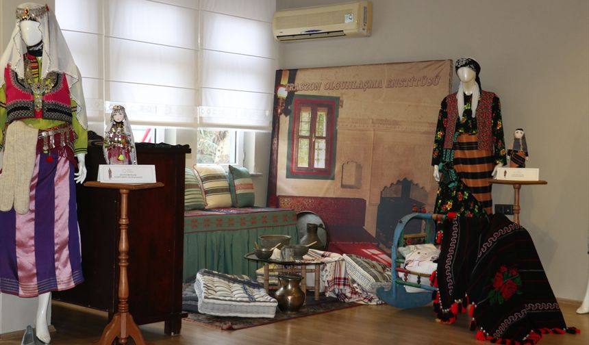 Trabzon'un yöresel kıyafetlerinden oluşan sergi açıldı