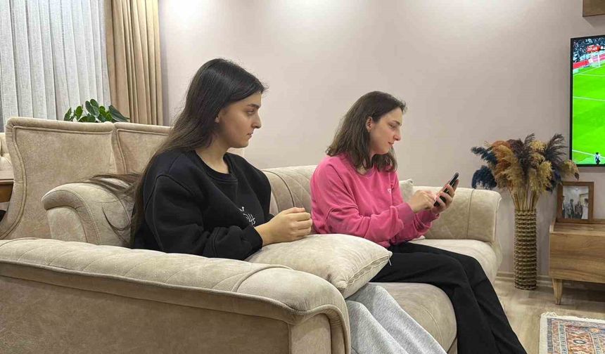 Aralarında 11 Yaş Olan Kardeşlerin Telefonlarının Yüz Tanıma Şaşkınlığı