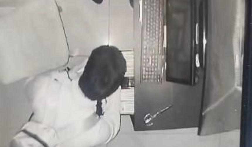 Kafedeki Hırsızlık Anı Kamerada