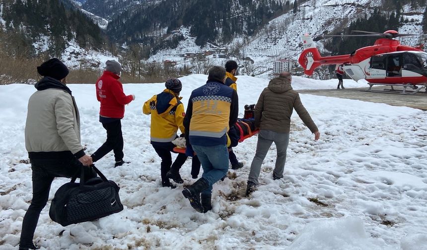 112 Ekipleri Zor Şartlarda Görevde