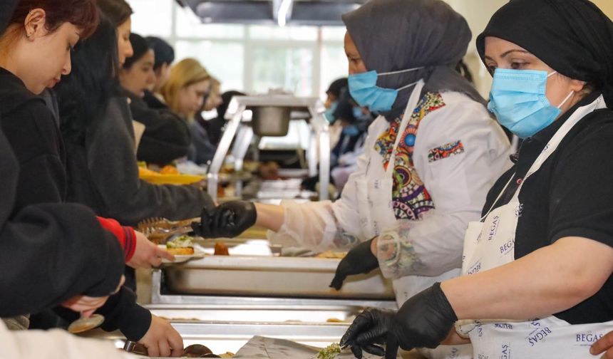 Öğrencilere Final Öncesi Moral Kahvaltısı