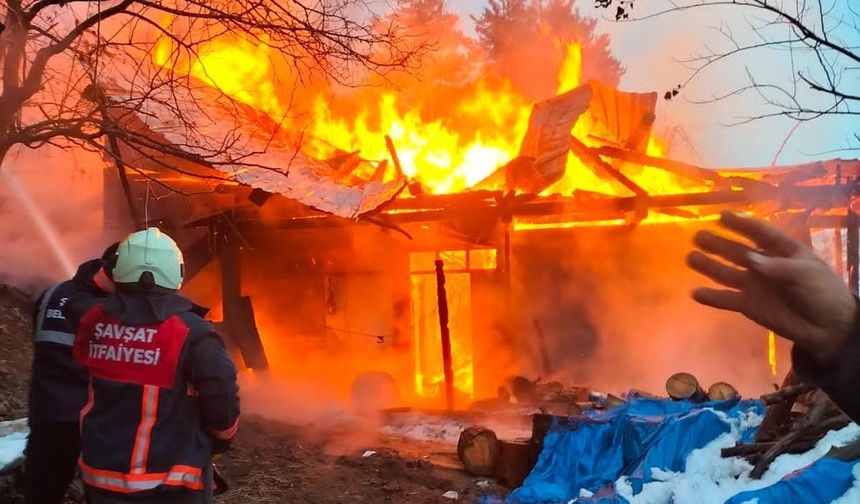 Şavşat Dereiçi Köyü’nde Yangın