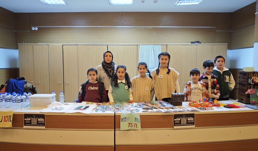 Kendileri Küçük, Kalpleri Kocaman