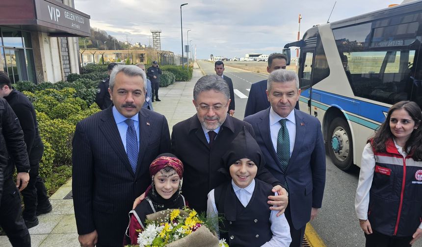 Bakan Yumaklı Rize-Artvin Havalimanı’nda Karşılandı