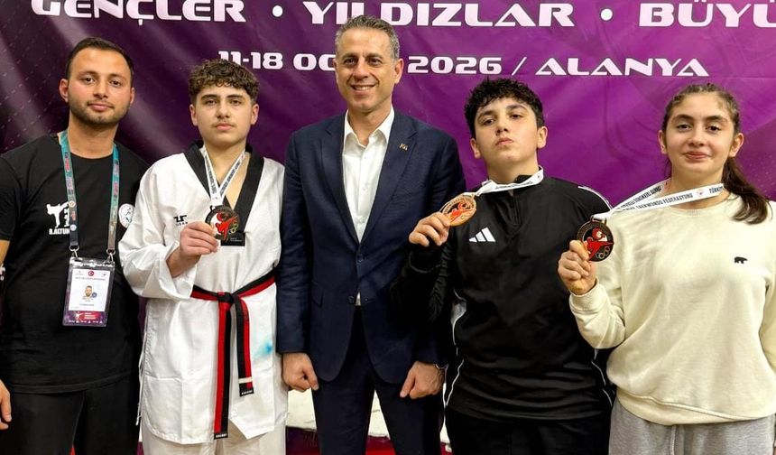 Artvinli Taekwondocular Türkiye Kürsüsünde