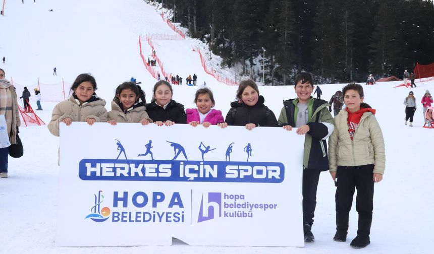 Öğrenciler Atabarı Kayak Merkezi’nde Eğlendi