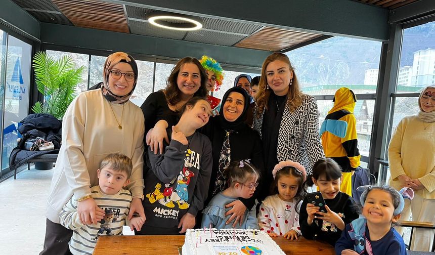 Öz-Ge Birey Derneği 1. Yılını Kutladı