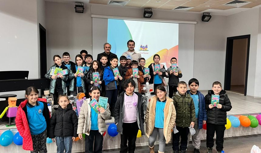 Yazar Faruk Yıldız Artvin’de Öğrencilerle Buluştu