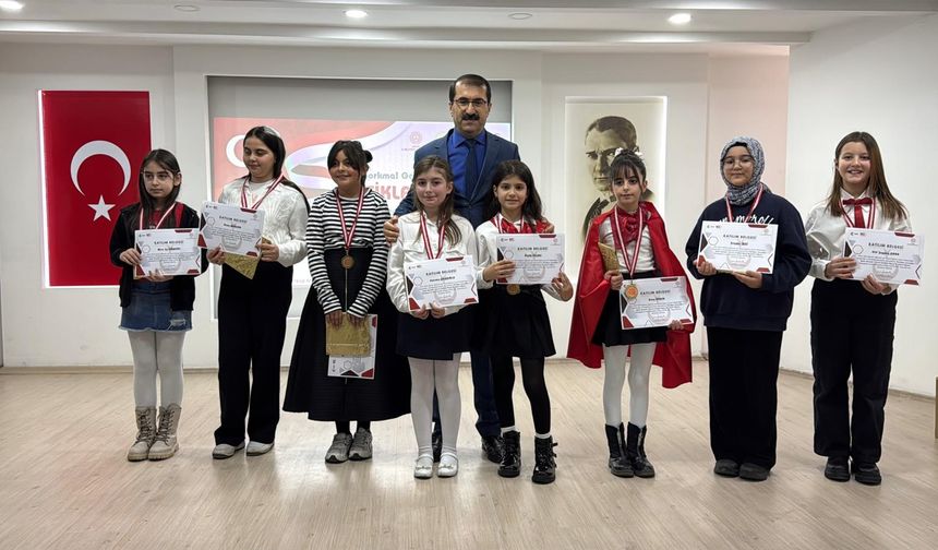 Artvin'de, İstiklal Marşı'nı Güzel Okuma Yarışması Düzenlendi