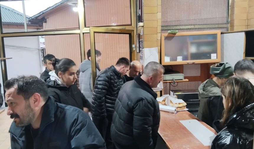 Artvin’de Ramazan Pidesi Kuyruğu