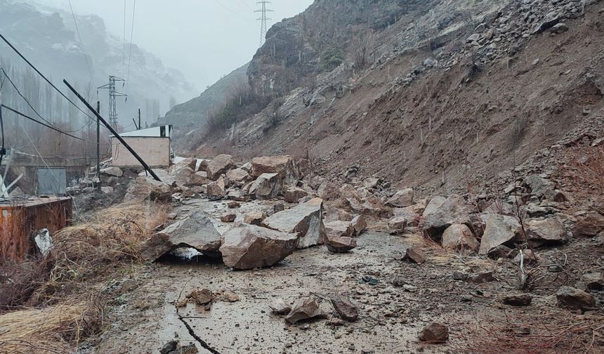 Yusufeli’nde Heyelan