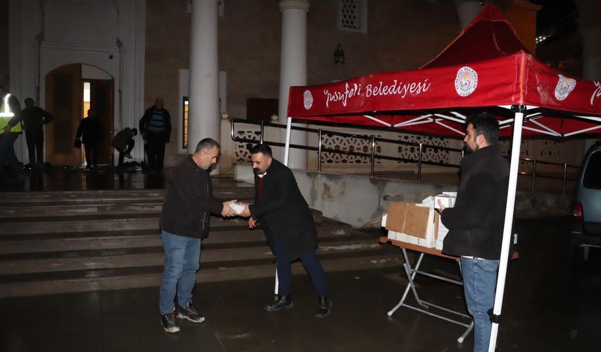 Yusufeli Belediyesi’nden Berat Kandili İkramı