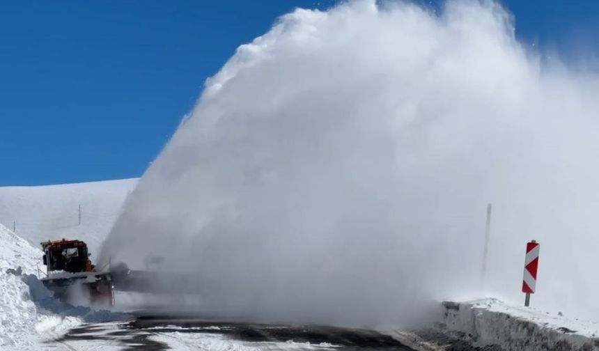 Sahara Geçidi'ne Çığ Düştü