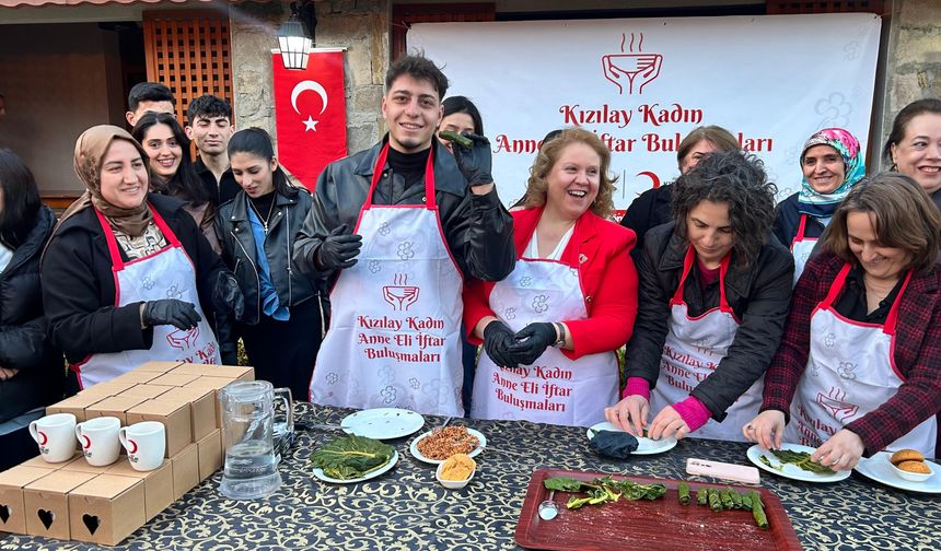 Ramazan Sofrasında Anne Şefkati