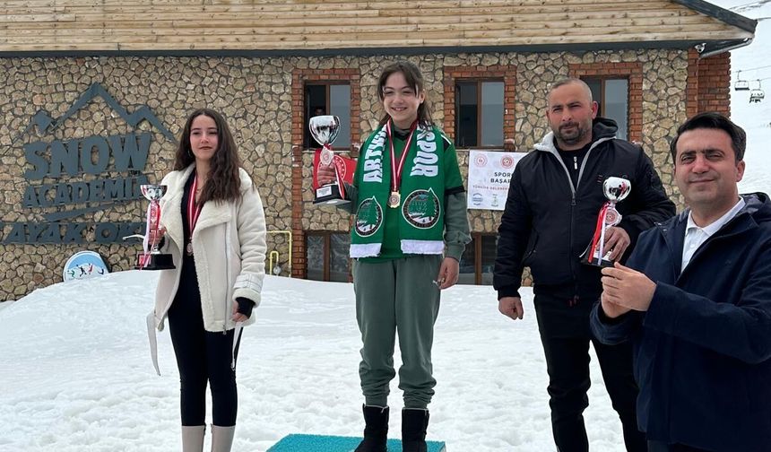 Kızakçılardan Kayseri’de Gururlandıran Başarı