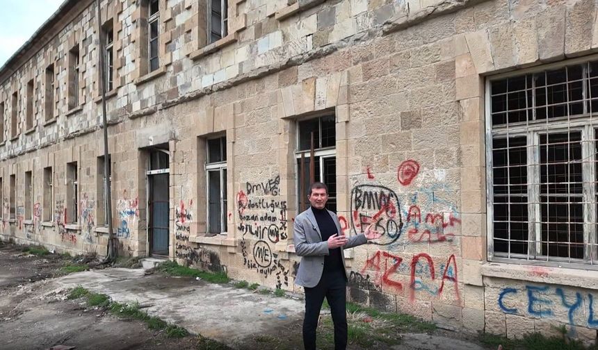 Ardanuç’ta Tarihi Binaya Çirkin Saldırı