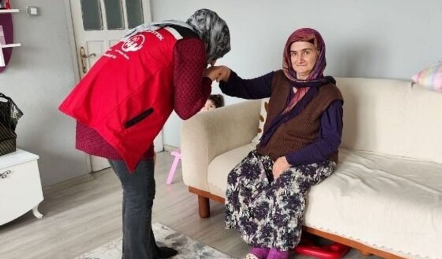 Yaşlılara Bayramda Yalnız Değilsiniz Mesajı