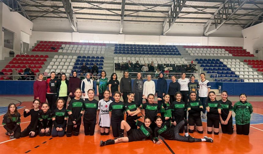 Anneler ve Çocuklar Sahada Buluştu