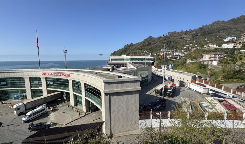 Sarp Sınır Kapısı'ndan 2026'nın İlk Çeyreğinde 1 Milyona Yakın Yolcu Geçti