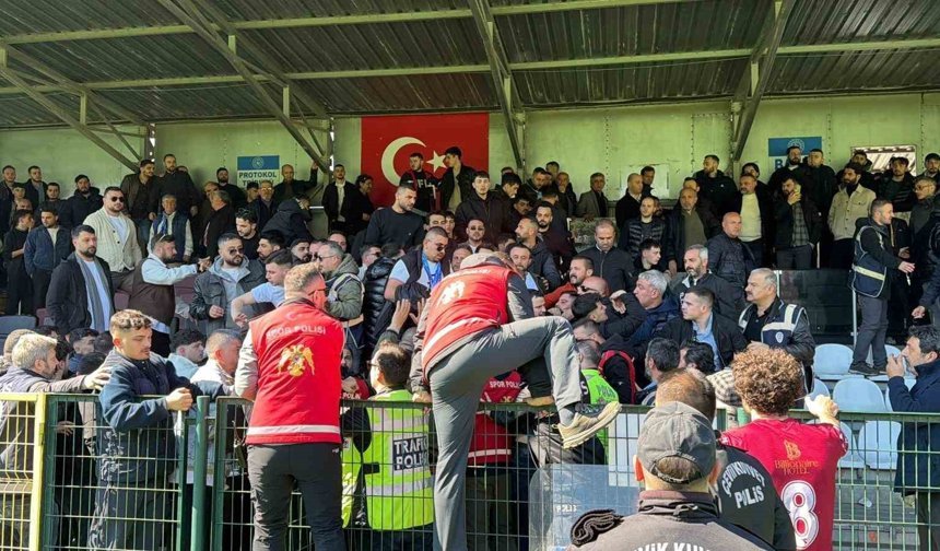 Trabzon 1. Amatör Küme Play-Off maçı sonrası tribünde kavga