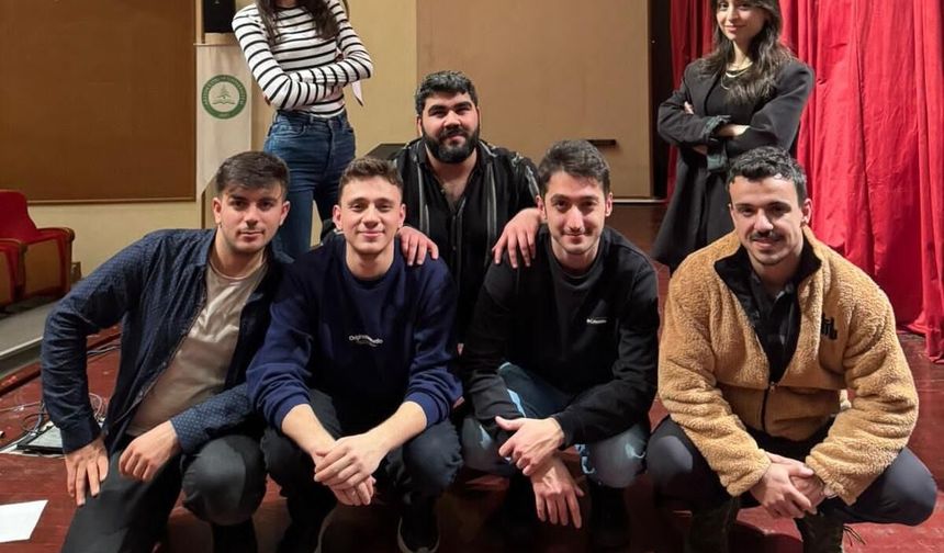 “Gel, Gör, Gül, Geri Git”