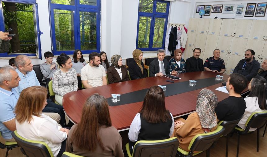 Artvin Valisi Ergün Okul Ziyaretlerinde Bulundu
