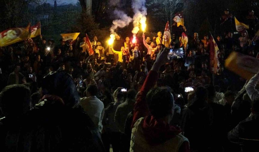 Erzurum'da Galatasaray taraftarının şampiyonluk coşkusu