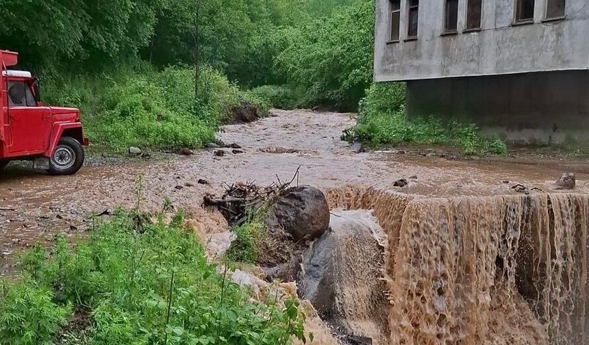 Artvin’de Sağanak Taşkın ve Heyelanlara Neden Oldu