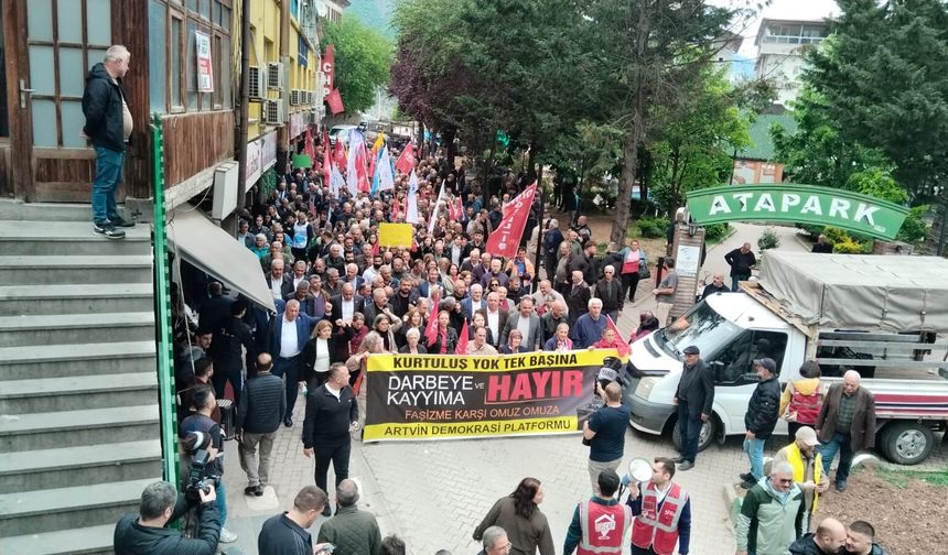 Demokrasi ve Hukuk Vurgusu