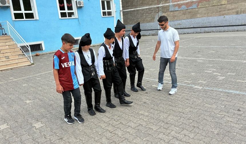 Teneffüslerde Yeni Gelenek: Horon