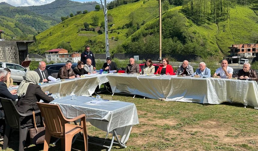Hopa’da Meclis Mahallede Toplandı