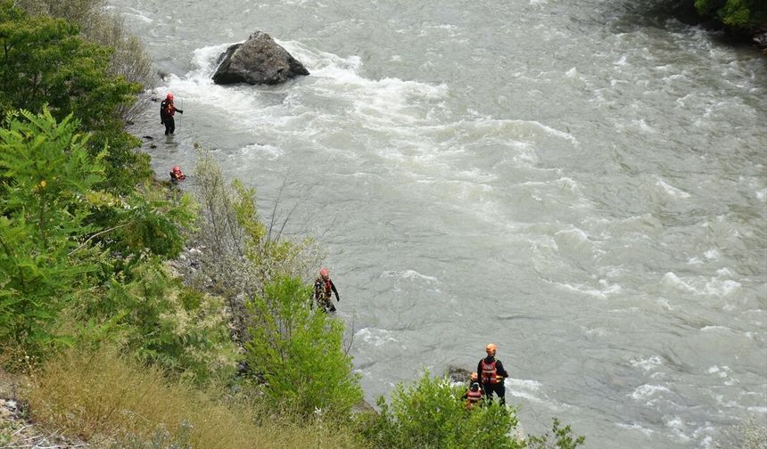 Artvin'de Kayıp Baba ve Oğlunu Arama Çalışmaları Sürüyor