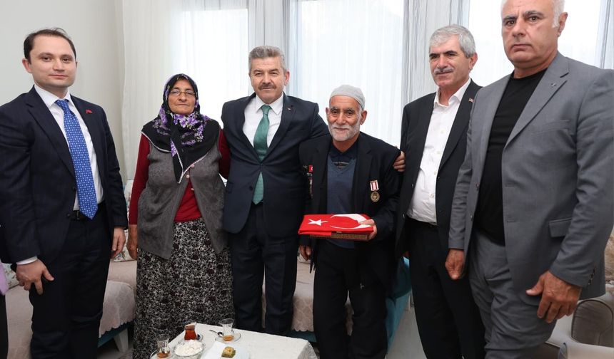 Vali Ergün, Yusufeli'nde Şehit Aileleri ve Kıbrıs Gazisini Ziyaret Etti