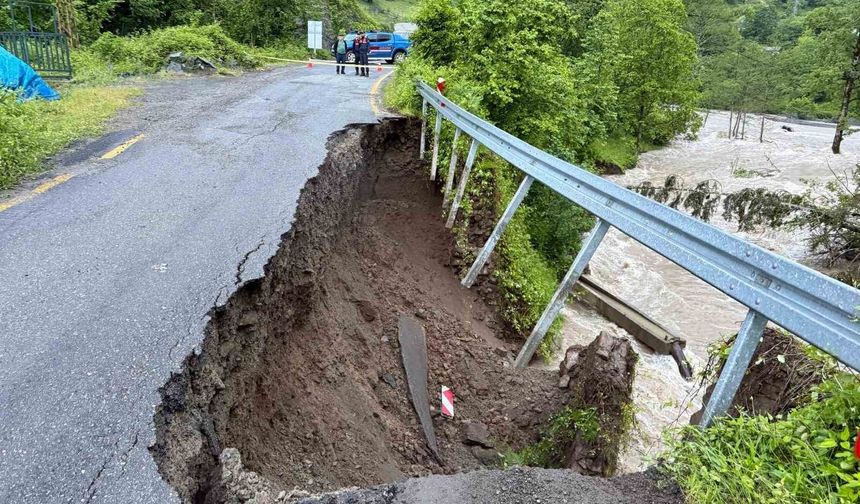 5 köyün ulaşımını sağlayan yol hasar gördü