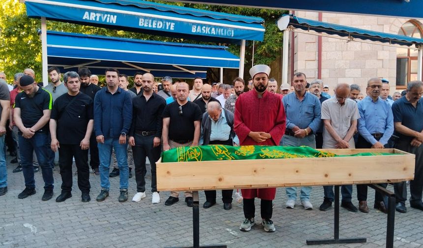 Özgen Dönmez Dualarla Son Yolculuğuna Uğurlandı