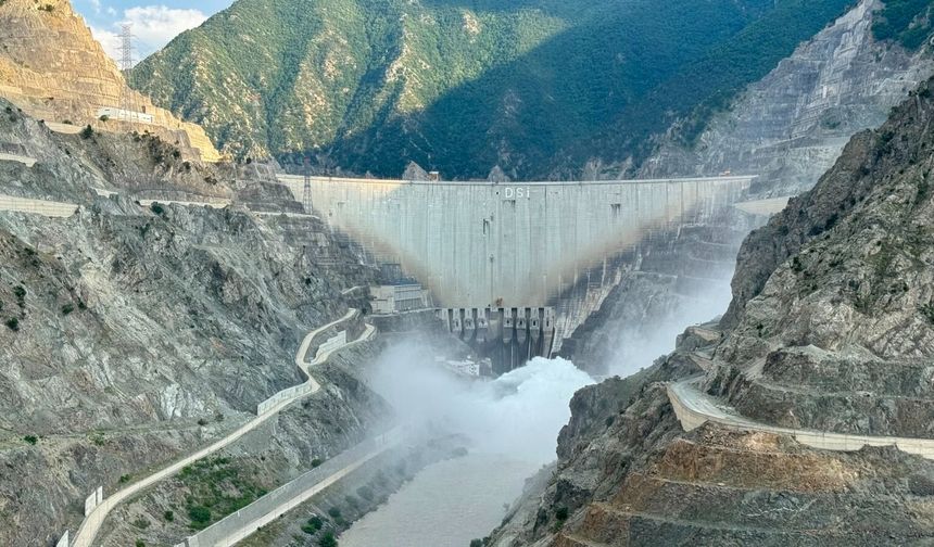 Baraj Kapakları Açıldı, Çoruh Coştu
