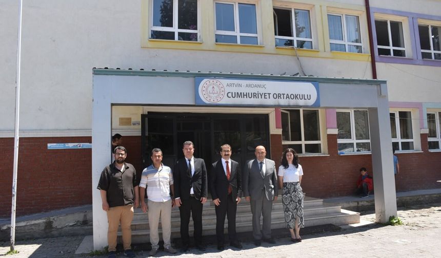 Ardanuç Cumhuriyet Ortaokulu Ziyaret Edildi