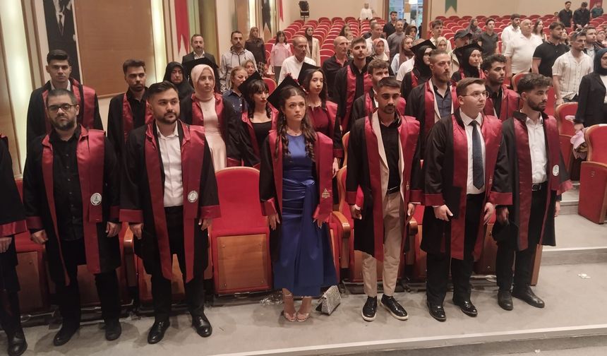 Artvin Çoruh Üniversitesi'nde Bir İlk: Bilgisayar Mühendisleri Kep Attı