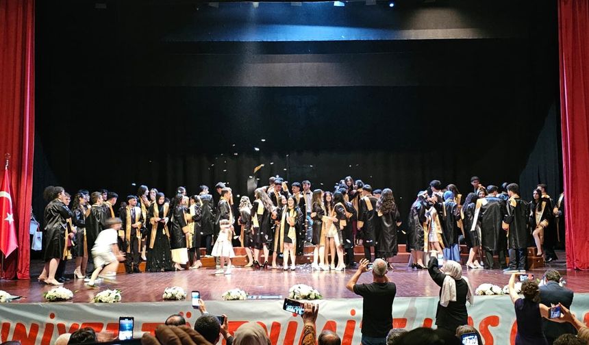 Artvin Fen Lisesi 17. Mezunlarını Verdi