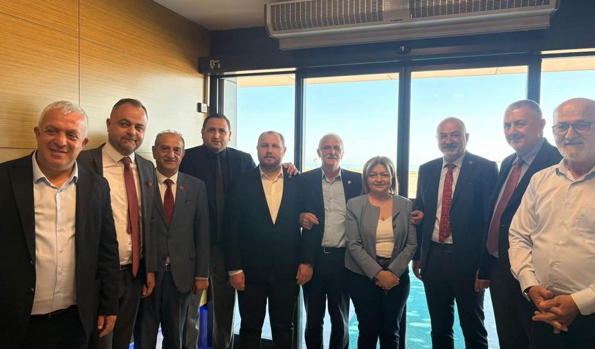 Artvin Heyeti, Özgür Özel’i Trabzon’da Karşıladı