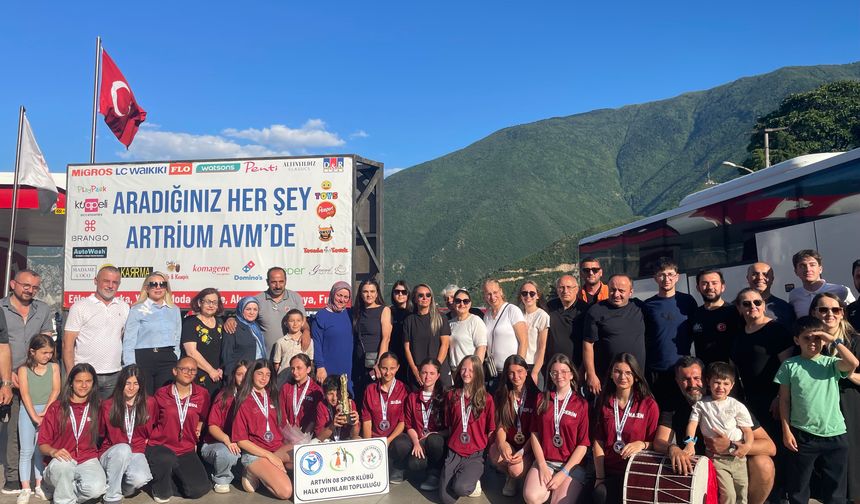 Artvin 08 Spor Kulübü Tarih Yazdı! Türkiye Şampiyonları Coşkuyla Karşılandı