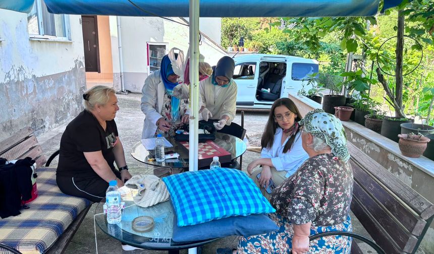 Mobil Sağlık Hizmetleri Köylerde Sürüyor