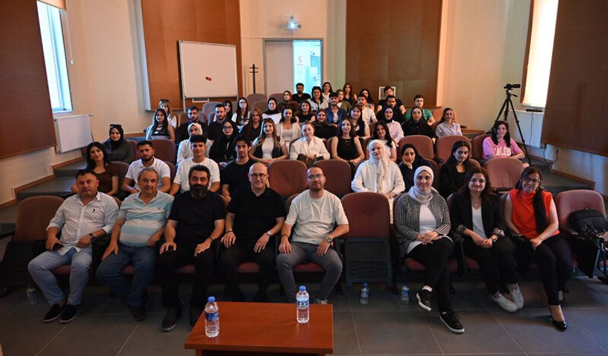 “Optisyenlik Mesleğinin Geleceği” Ele Alındı