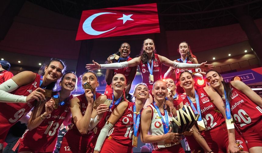 A Milli Kadın Voleybol Takımı kupasını aldı