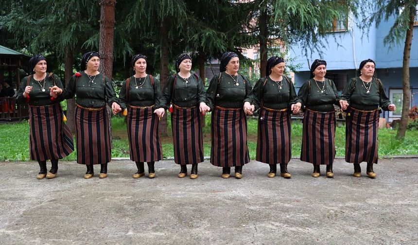 Trabzonlu kadınlar horonla hem stres atıyor hem kültürlerini yaşatıyor