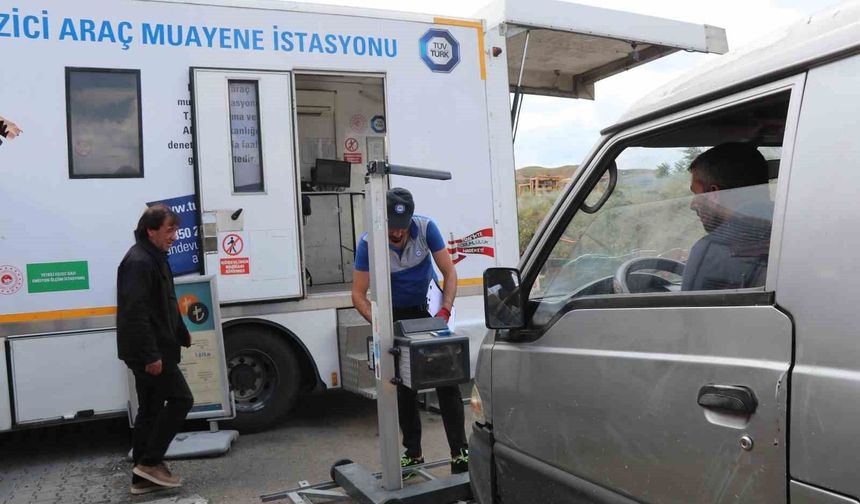 Oltu'da gezici araç muayene aracı araç sahiplerine büyük kolaylık sağlıyor